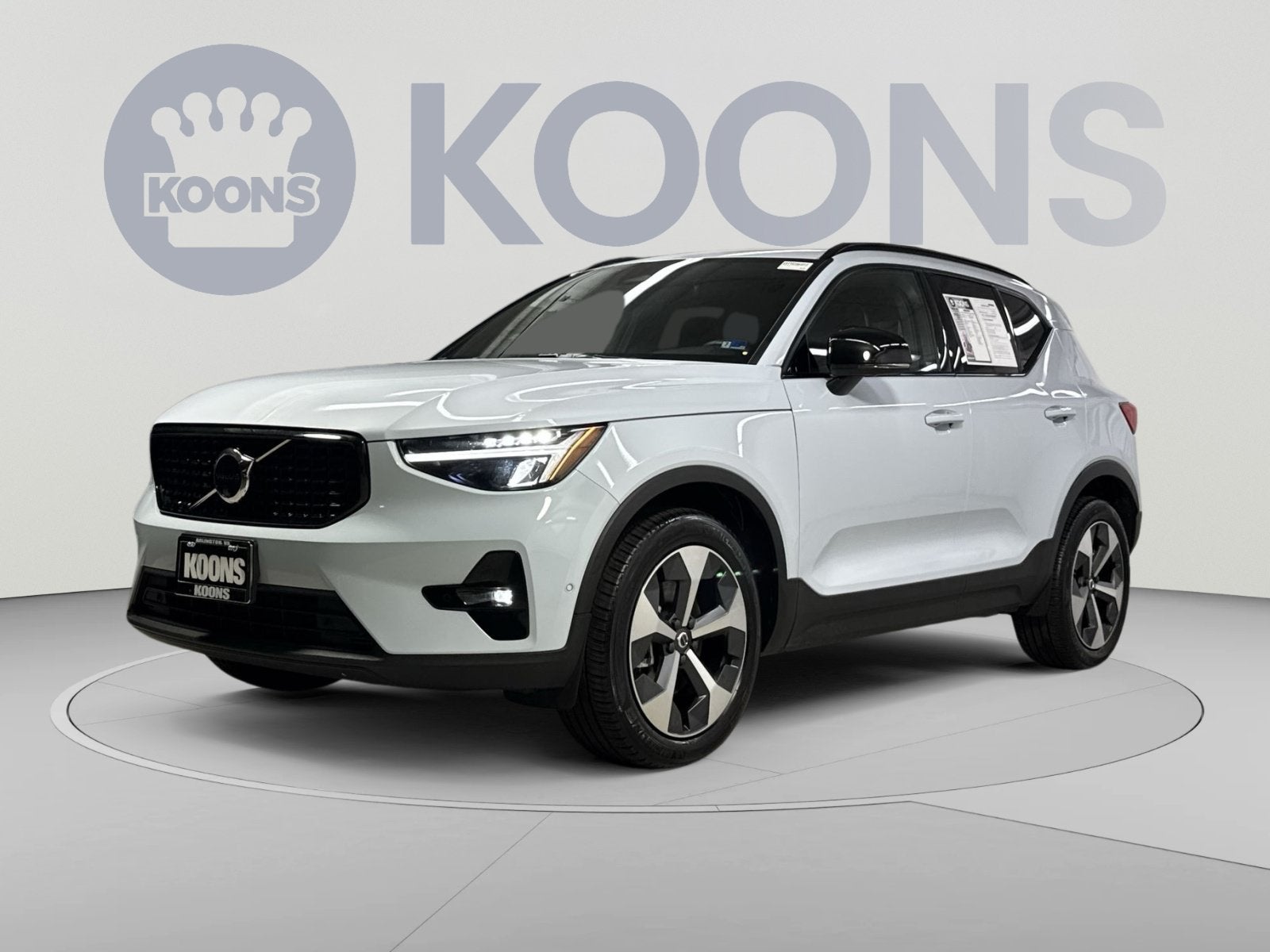 2025 Volvo XC40